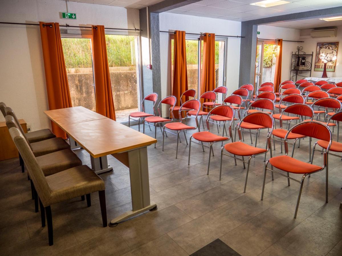 Logis Hotel Restaurant Uzes Pont Du Gard Buitenkant foto