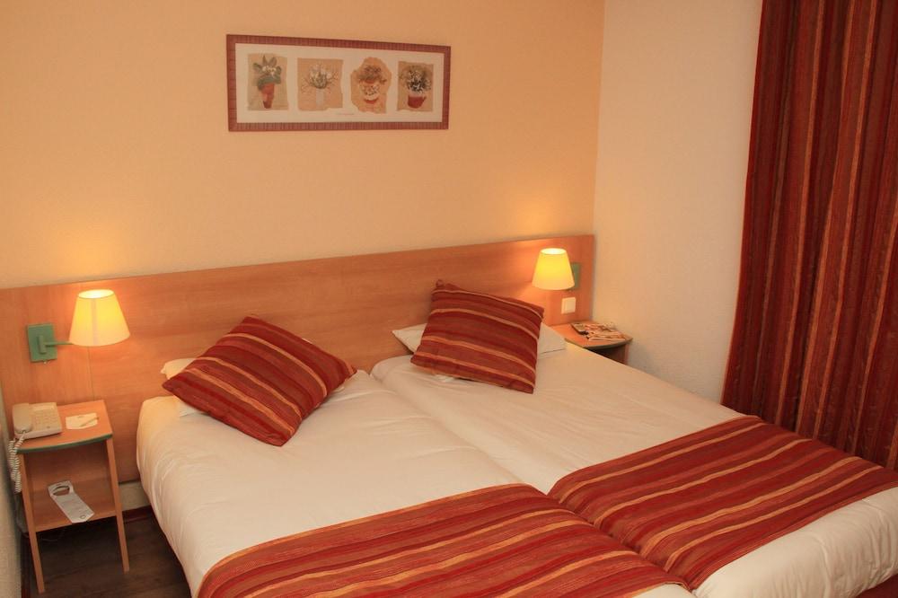 Logis Hotel Restaurant Uzes Pont Du Gard Buitenkant foto