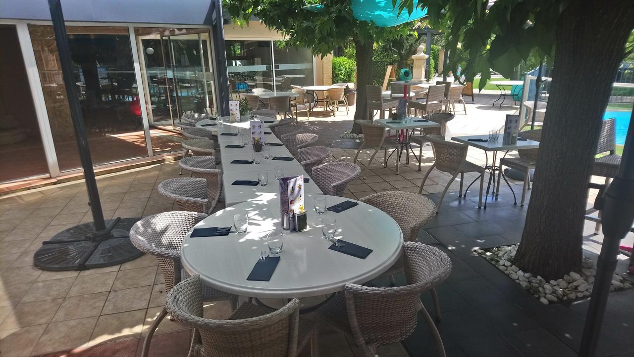 Logis Hotel Restaurant Uzes Pont Du Gard Buitenkant foto