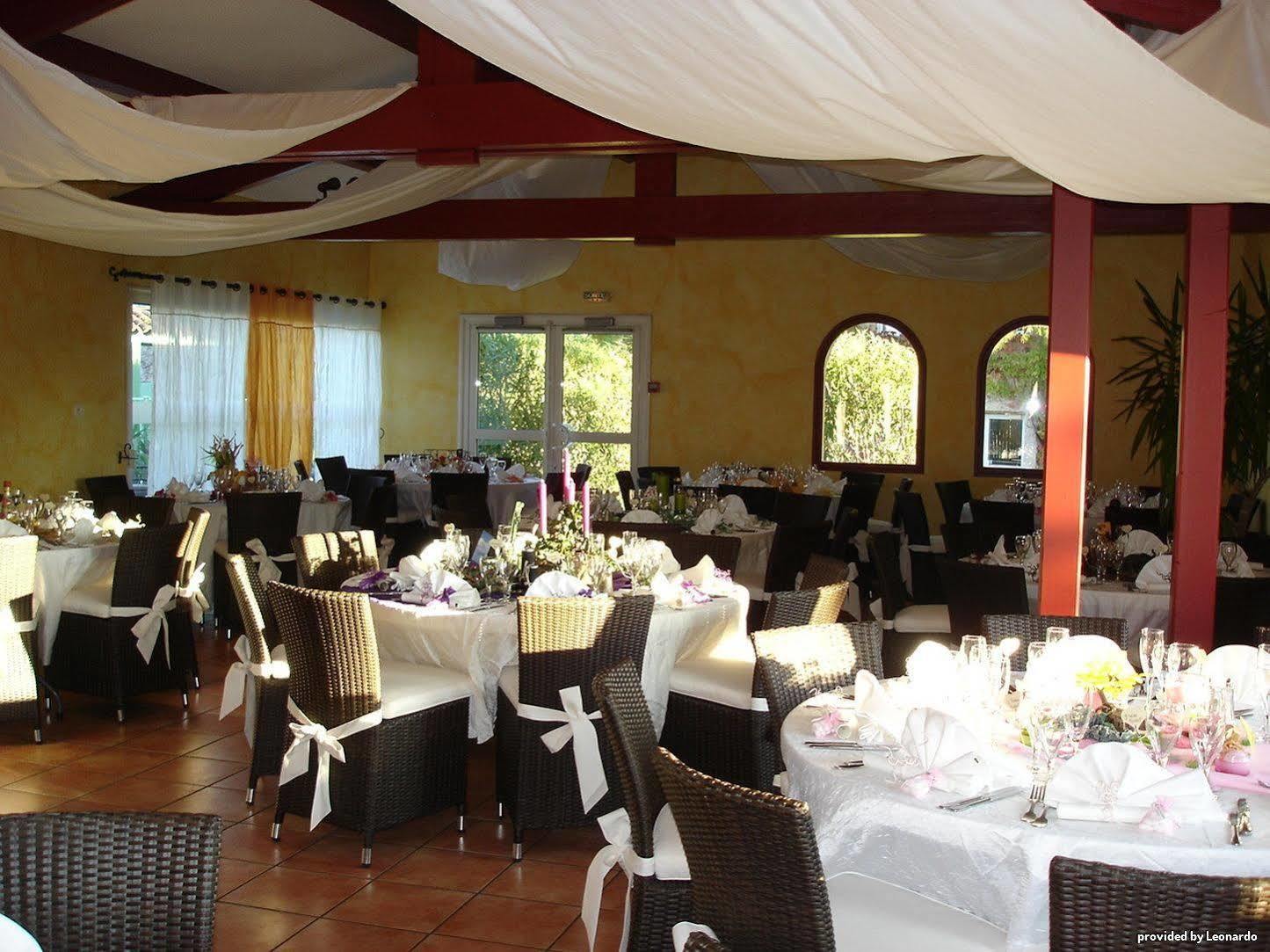 Logis Hotel Restaurant Uzes Pont Du Gard Buitenkant foto
